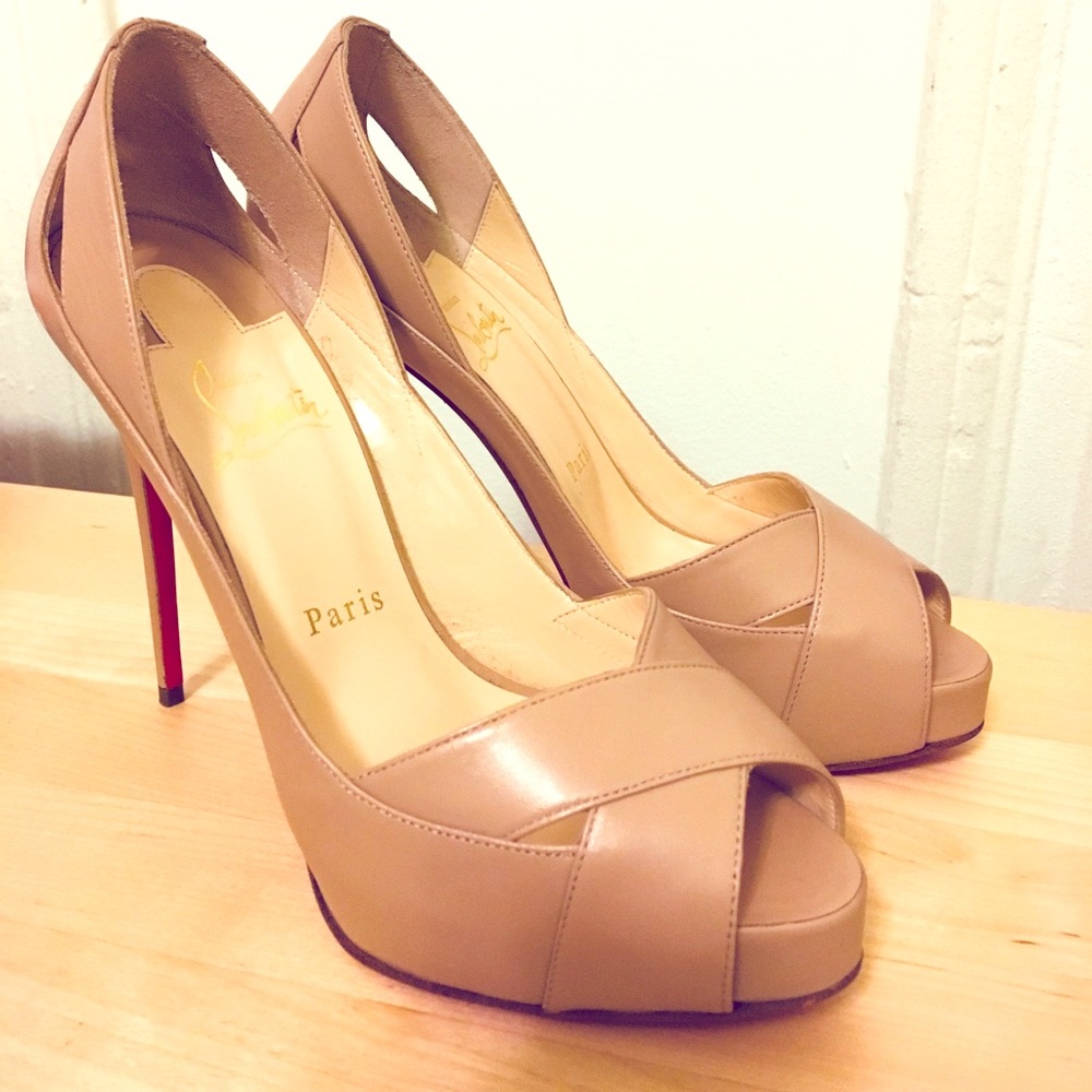 Louboutin academa Nude